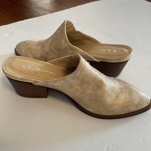 Chinese Laundry Coop women’s mules champagne gold shimmer small heel size 7.5
